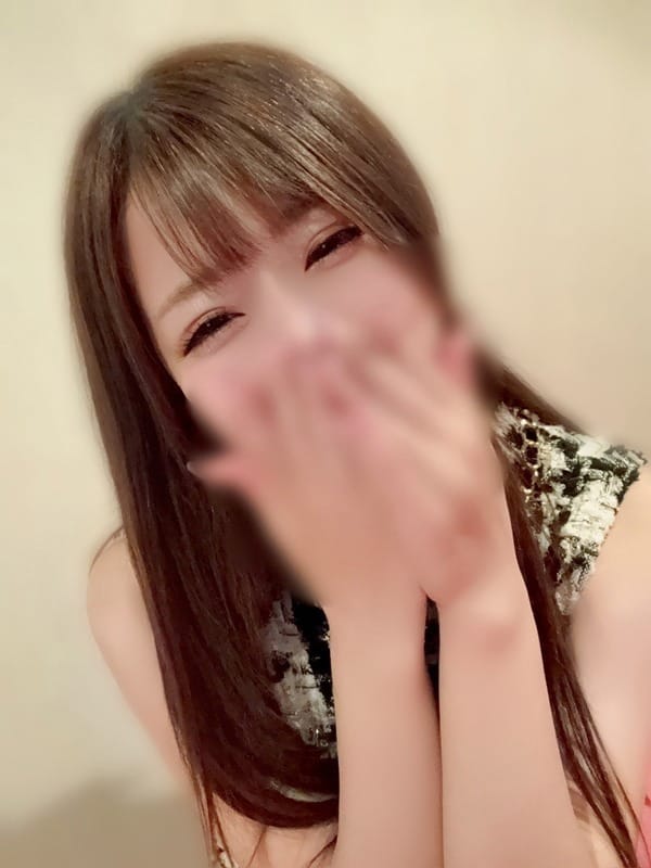 りず【エロカワ巨乳美女】