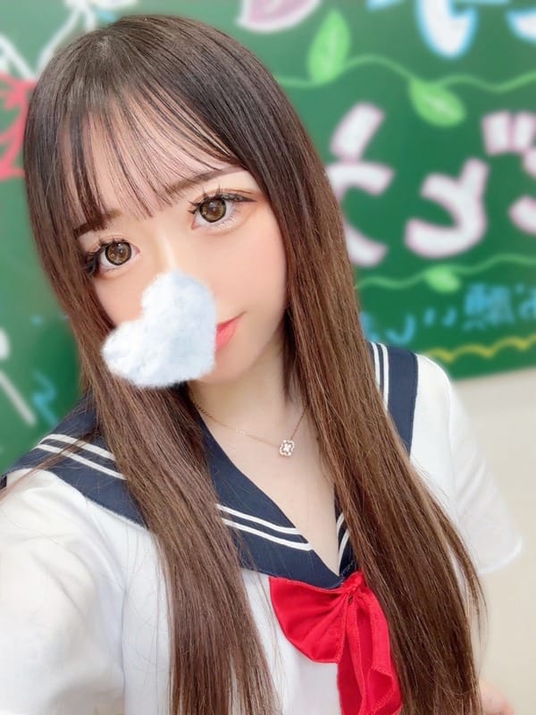 ねも【ミニマム童顔美女】