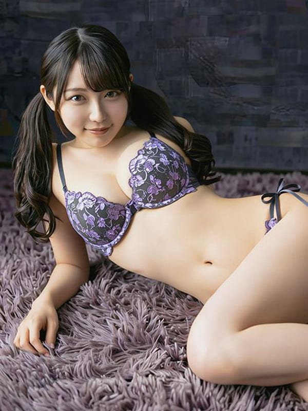 つきな