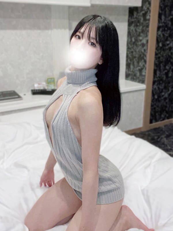 はる†好奇心旺盛の黒髪細身美女